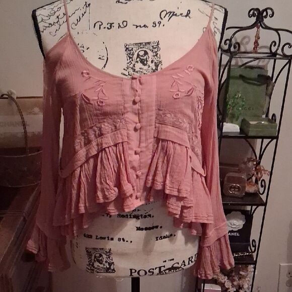 Free People VINTAGE Pink Embroidered Cold Shoulder Crop Top Size XS - Picture 2 of 14